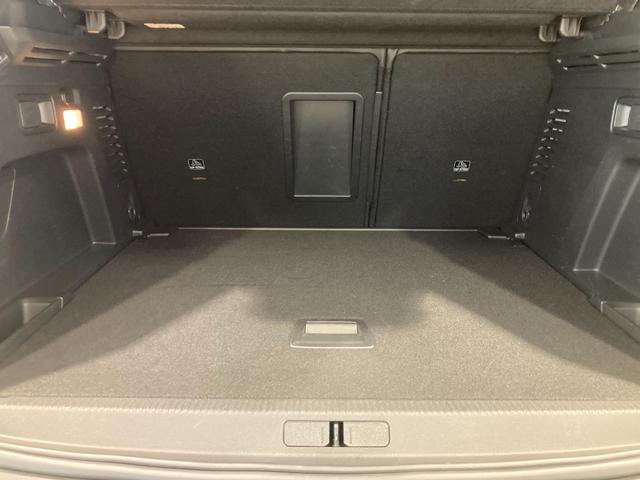 ３００８ ＧＴ　ブルーＨＤｉ　ディーゼルターボ　パノラミックサンルーフ　ディーゼルターボ　純正ナビゲーション　運転席・助手席シートヒーター　ＬＥＤヘッドライト　コブラシフト　パワーバックドア　運転席パワーシート（36枚目）