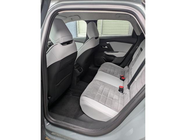 C4 マックス ハイブリッド アドバンストコンフォートシート/マンハッタングリーン/LEDヘッドライト/LEDリアライト/7インチデジタルインストルメントパネル/5ドアハッチバック/次世代シトロエンデザイン/ハイブリッド(5枚目)