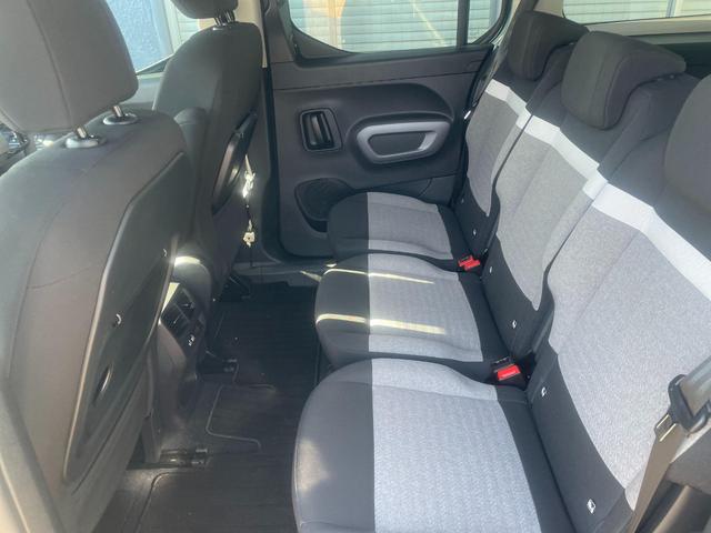 ベルランゴ ロング マックス ブルーHDi ディーゼルターボ チャイルドシートISOFIXアンカー/タイヤ空気圧警告灯/LEDヘッドライト/10インチタッチスクリーン/パノラミックガラスルーフ/先進運転支援システム/バックカメラ(4枚目)