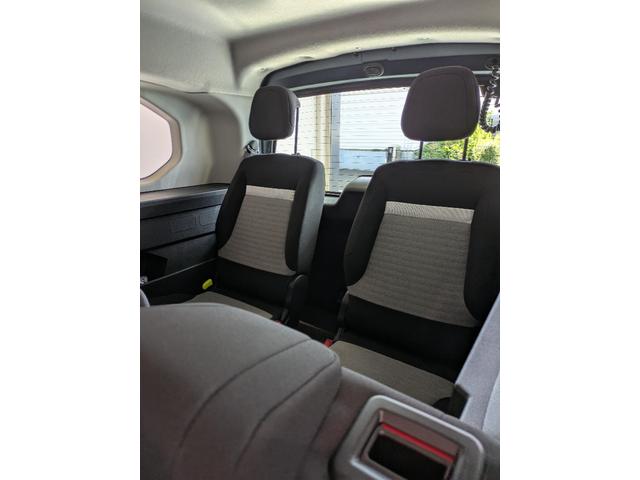 ベルランゴ ロング マックス ブルーHDi ディーゼルターボ チャイルドシートISOFIXアンカー/タイヤ空気圧警告灯/LEDヘッドライト/10インチタッチスクリーン/パノラミックガラスルーフ/先進運転支援システム/バックカメラ(8枚目)