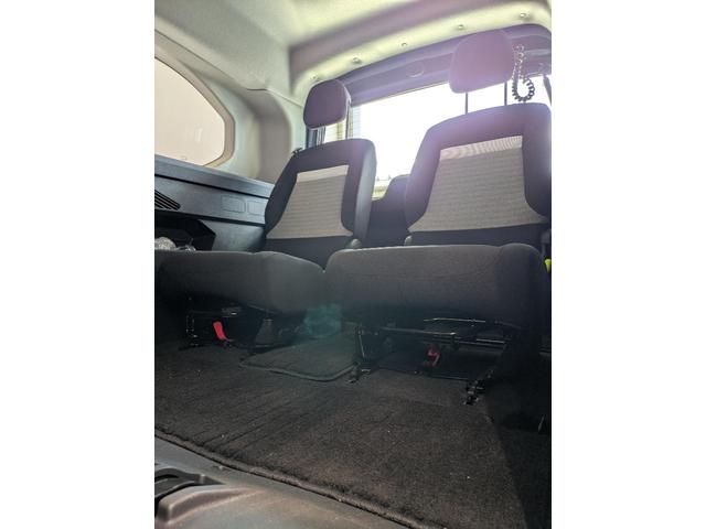 ベルランゴ ロング マックス ブルーHDi ディーゼルターボ チャイルドシートISOFIXアンカー/タイヤ空気圧警告灯/LEDヘッドライト/10インチタッチスクリーン/パノラミックガラスルーフ/先進運転支援システム/バックカメラ(9枚目)