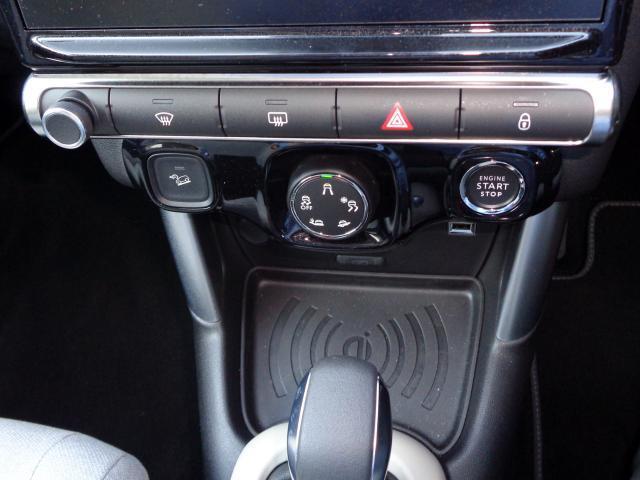 シャインパッケージ 新車保証継承 パノラミックサンルーフ バイトーンルーフ LEDデイライト オートハイビーム アップル・アンドロイド対応 ワイヤレススマホチャージ バックカメラ 前後ソナー 17inAW スマートキー(9枚目)
