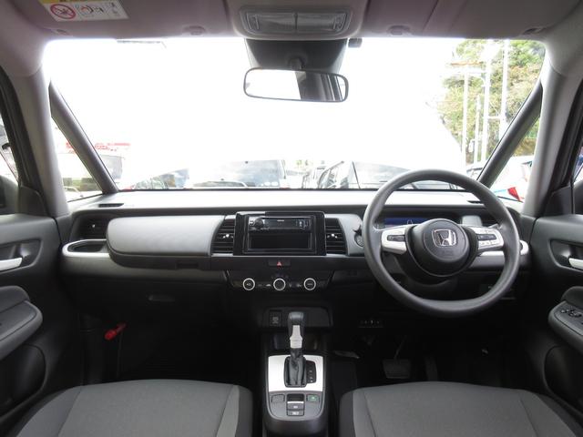 フィット e:HEVベーシック ホンダセンシング LEDヘッドライト 前後クリアランスソナー スマートキー ETC ワンオーナー 4WD(3枚目)