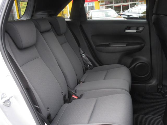 フィット e:HEVベーシック ホンダセンシング LEDヘッドライト 前後クリアランスソナー スマートキー ETC ワンオーナー 4WD(5枚目)