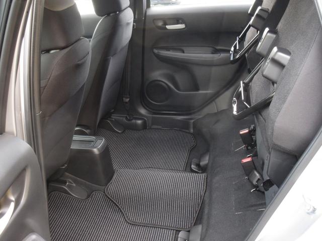 フィット e:HEVベーシック ホンダセンシング LEDヘッドライト 前後クリアランスソナー スマートキー ETC ワンオーナー 4WD(8枚目)