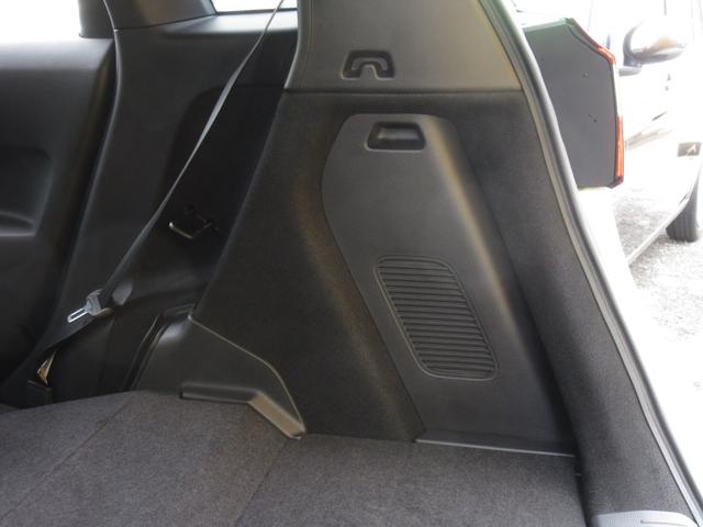 フィット e:HEVベーシック ホンダセンシング LEDヘッドライト 前後クリアランスソナー スマートキー ETC ワンオーナー 4WD(13枚目)