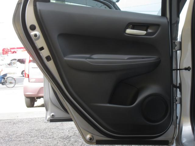 フィット e:HEVベーシック ホンダセンシング LEDヘッドライト 前後クリアランスソナー スマートキー ETC ワンオーナー 4WD(15枚目)