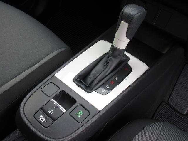 フィット e:HEVベーシック ホンダセンシング LEDヘッドライト 前後クリアランスソナー スマートキー ETC ワンオーナー 4WD(19枚目)