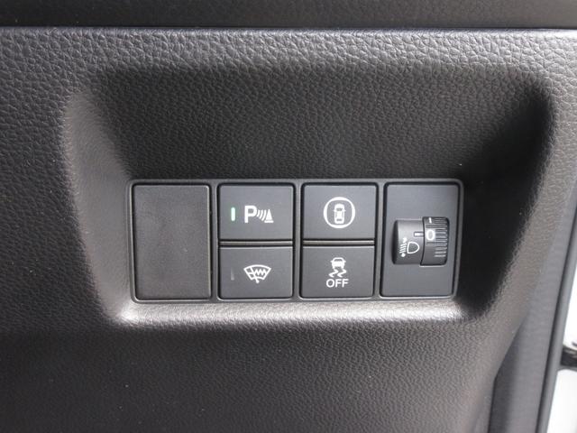 フィット e:HEVベーシック ホンダセンシング LEDヘッドライト 前後クリアランスソナー スマートキー ETC ワンオーナー 4WD(23枚目)