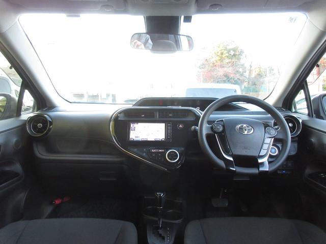 アクア Ｓスタイルブラック　後期型　純正ＳＤナビ　ブルートゥースオーディオ　ＥＴＣ　バックカメラ　スマートキー　ＬＥＤヘッドライト　前後クリアランスソナー　セーフティセンス　純正１５インチＡＷ　黒系内装（3枚目）