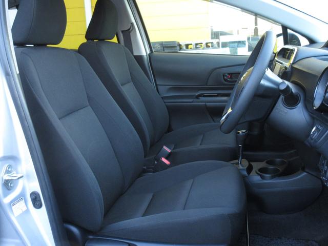 アクア Ｓスタイルブラック　後期型　純正ＳＤナビ　ブルートゥースオーディオ　ＥＴＣ　バックカメラ　スマートキー　ＬＥＤヘッドライト　前後クリアランスソナー　セーフティセンス　純正１５インチＡＷ　黒系内装（4枚目）