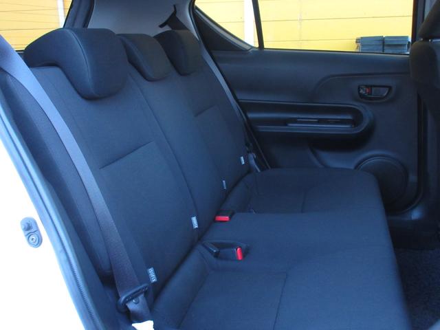 アクア Ｓスタイルブラック　後期型　純正ＳＤナビ　ブルートゥースオーディオ　ＥＴＣ　バックカメラ　スマートキー　ＬＥＤヘッドライト　前後クリアランスソナー　セーフティセンス　純正１５インチＡＷ　黒系内装（5枚目）