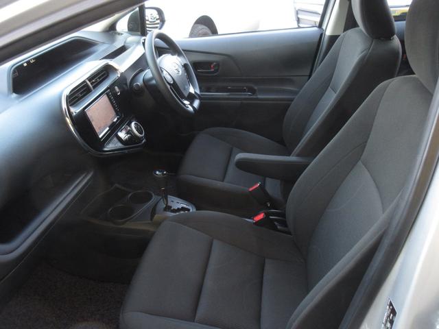 アクア Ｓスタイルブラック　後期型　純正ＳＤナビ　ブルートゥースオーディオ　ＥＴＣ　バックカメラ　スマートキー　ＬＥＤヘッドライト　前後クリアランスソナー　セーフティセンス　純正１５インチＡＷ　黒系内装（6枚目）