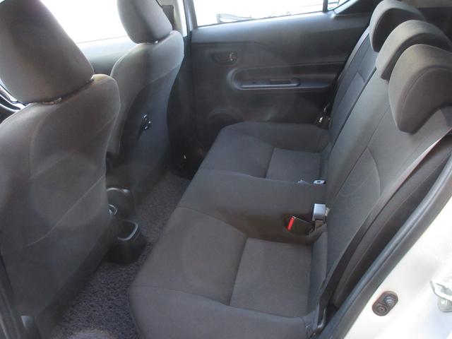 アクア Ｓスタイルブラック　後期型　純正ＳＤナビ　ブルートゥースオーディオ　ＥＴＣ　バックカメラ　スマートキー　ＬＥＤヘッドライト　前後クリアランスソナー　セーフティセンス　純正１５インチＡＷ　黒系内装（7枚目）