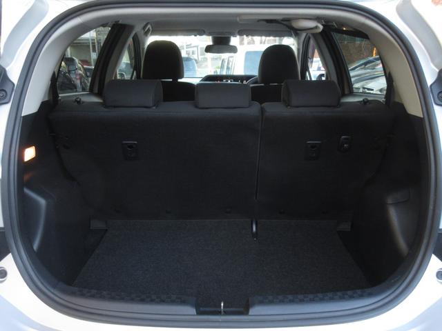 アクア Ｓスタイルブラック　後期型　純正ＳＤナビ　ブルートゥースオーディオ　ＥＴＣ　バックカメラ　スマートキー　ＬＥＤヘッドライト　前後クリアランスソナー　セーフティセンス　純正１５インチＡＷ　黒系内装（8枚目）