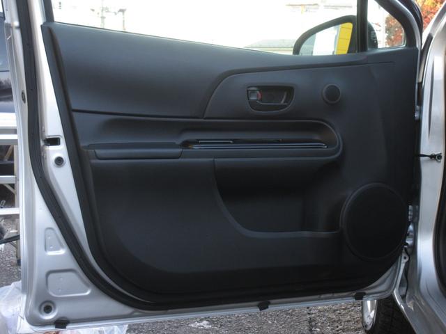 アクア Ｓスタイルブラック　後期型　純正ＳＤナビ　ブルートゥースオーディオ　ＥＴＣ　バックカメラ　スマートキー　ＬＥＤヘッドライト　前後クリアランスソナー　セーフティセンス　純正１５インチＡＷ　黒系内装（13枚目）