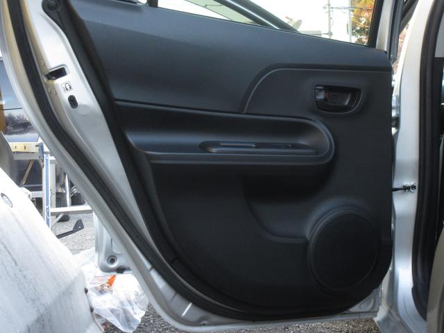 アクア Ｓスタイルブラック　後期型　純正ＳＤナビ　ブルートゥースオーディオ　ＥＴＣ　バックカメラ　スマートキー　ＬＥＤヘッドライト　前後クリアランスソナー　セーフティセンス　純正１５インチＡＷ　黒系内装（14枚目）