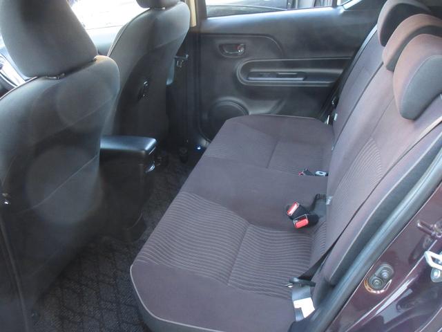 アクア Ｇ　中期型　純正ＳＤナビ　ブルートゥースオーディオ　地デジフルセグＴＶ　ドラレコ　ＥＴＣ　バックカメラ　スマートキー　クルコン　シートヒーター　社外１５インチＡＷ　衝突被害軽減ブレーキ　ワンオーナー（7枚目）