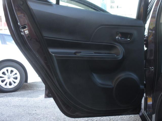 アクア Ｇ　中期型　純正ＳＤナビ　ブルートゥースオーディオ　地デジフルセグＴＶ　ドラレコ　ＥＴＣ　バックカメラ　スマートキー　クルコン　シートヒーター　社外１５インチＡＷ　衝突被害軽減ブレーキ　ワンオーナー（14枚目）