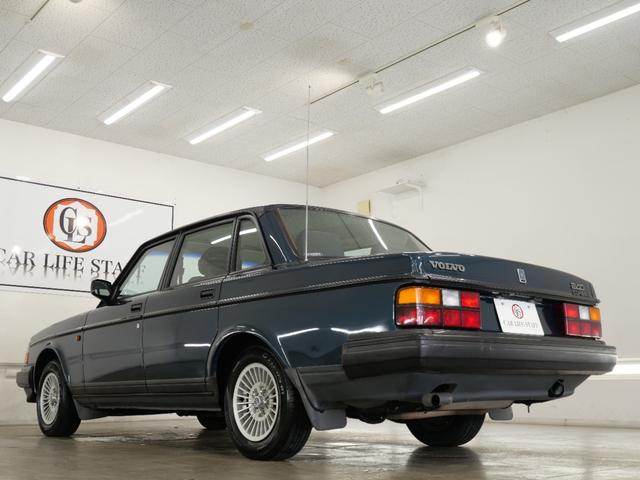 ２４０ 　クラシックリミテッドエディション　最終モデル　限定車　ブラックレザーシート　ウッドパネル　純正コロナ１４インチＡＷ　ブラックモール　クラシックリミテッド専用エンブレム　新品タイヤ交換済み（14枚目）