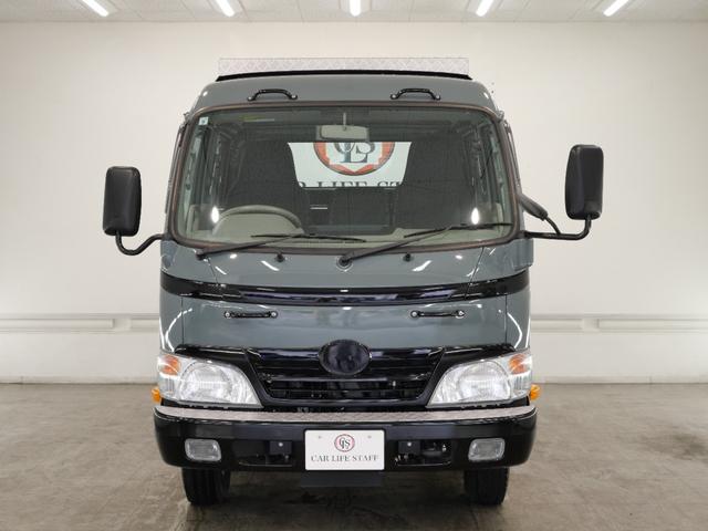 デュトロ Ｗキャブ　ＮＯＸ・ＰＭ適合車　キャブオーバー　ダブルキャブ　電動キャブチルト　三方開　各部縞鋼板貼り　レザー調シートカバー　可倒式パーキングブレーキ全塗装カスタム済み　ドアバイザー　電動格納ミラー（8枚目）