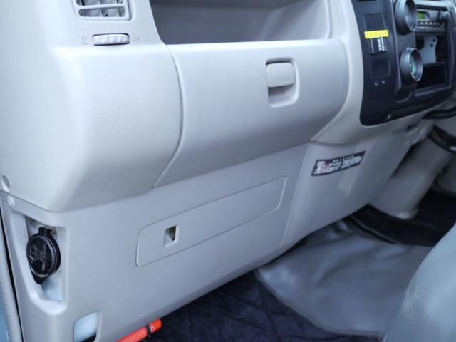 デュトロ Ｗキャブ　ＮＯＸ・ＰＭ適合車　キャブオーバー　ダブルキャブ　電動キャブチルト　三方開　各部縞鋼板貼り　レザー調シートカバー　可倒式パーキングブレーキ全塗装カスタム済み　ドアバイザー　電動格納ミラー（26枚目）