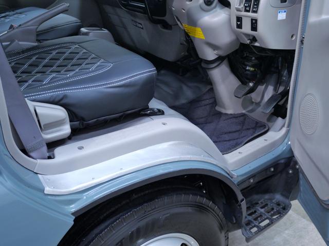デュトロ Ｗキャブ　ＮＯＸ・ＰＭ適合車　キャブオーバー　ダブルキャブ　電動キャブチルト　三方開　各部縞鋼板貼り　レザー調シートカバー　可倒式パーキングブレーキ全塗装カスタム済み　ドアバイザー　電動格納ミラー（64枚目）