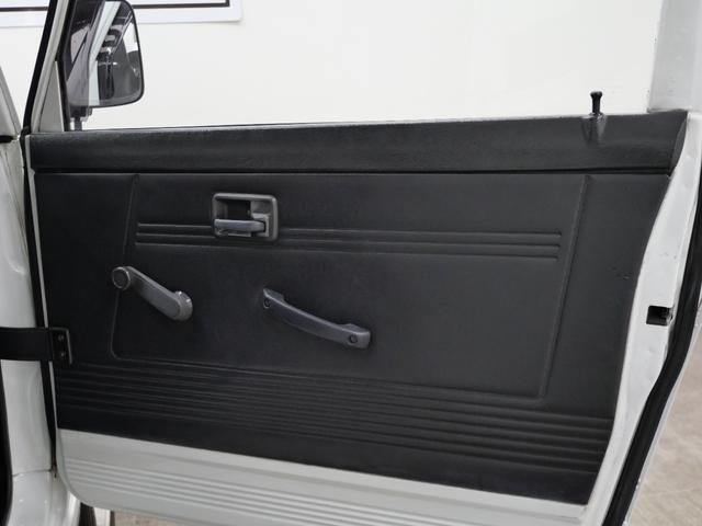 ジムニー CC 後付けパワーステアリング(純正流用) 純正オプションフォグライト 防錆施工済み(ノックスドール) BesTop幌 モモステアリング シートカバー 1型グリル JA11V用アルミホイール Tベルト交換済(63枚目)