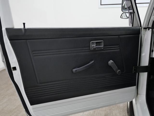 ジムニー CC 後付けパワーステアリング(純正流用) 純正オプションフォグライト 防錆施工済み(ノックスドール) BesTop幌 モモステアリング シートカバー 1型グリル JA11V用アルミホイール Tベルト交換済(68枚目)