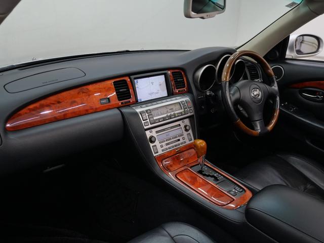 ソアラ ４３０ＳＣＶ　電動オープン　マークレビンソン　黒レザーシート　パワーシート　シートヒーター　ウッドコンビハンドル　純正１８インチアルミホイール　純正ＤＶＤナビ　クルーズコントロール　キーレスキー　保証付き　禁煙車（6枚目）