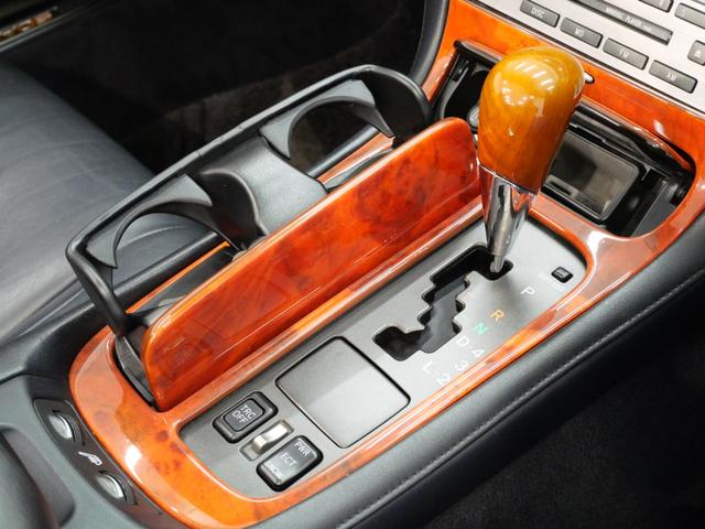 ソアラ ４３０ＳＣＶ　電動オープン　マークレビンソン　黒レザーシート　パワーシート　シートヒーター　ウッドコンビハンドル　純正１８インチアルミホイール　純正ＤＶＤナビ　クルーズコントロール　キーレスキー　保証付き　禁煙車（24枚目）