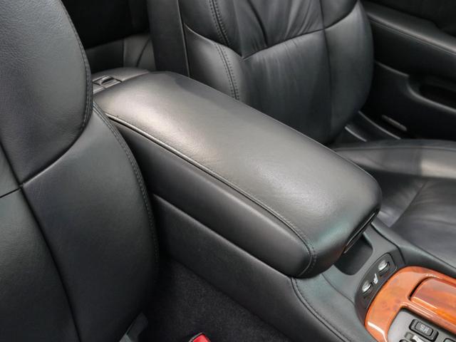 ソアラ ４３０ＳＣＶ　電動オープン　マークレビンソン　黒レザーシート　パワーシート　シートヒーター　ウッドコンビハンドル　純正１８インチアルミホイール　純正ＤＶＤナビ　クルーズコントロール　キーレスキー　保証付き　禁煙車（30枚目）