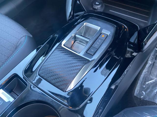 アリュール　新車保証継承　アップルカープレイ　アンドロイドオート　ＬＥＤヘッドライト　バックカメラ　アダプティブクルーズコントロール　オートハイビーム(8枚目)