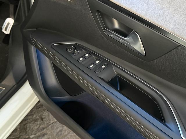 ５００８ ＧＴ　弊社デモカー　新車保証継承　パワーシート　電動リアゲート　カープレイ　アンドロイドオート　３６０°コーナーセンサー　アダプティブクルーズコントロール　パノラミックルーフ（5枚目）