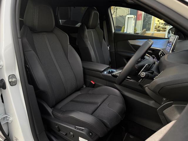 ５００８ ＧＴ　弊社デモカー　新車保証継承　パワーシート　電動リアゲート　カープレイ　アンドロイドオート　３６０°コーナーセンサー　アダプティブクルーズコントロール　パノラミックルーフ（6枚目）