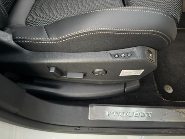 ５００８ ＧＴ　弊社デモカー　新車保証継承　パワーシート　電動リアゲート　カープレイ　アンドロイドオート　３６０°コーナーセンサー　アダプティブクルーズコントロール　パノラミックルーフ（7枚目）