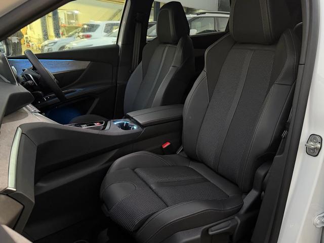 ５００８ ＧＴ　弊社デモカー　新車保証継承　パワーシート　電動リアゲート　カープレイ　アンドロイドオート　３６０°コーナーセンサー　アダプティブクルーズコントロール　パノラミックルーフ（14枚目）