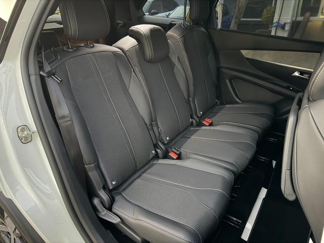 ５００８ ＧＴ　弊社デモカー　新車保証継承　パワーシート　電動リアゲート　カープレイ　アンドロイドオート　３６０°コーナーセンサー　アダプティブクルーズコントロール　パノラミックルーフ（19枚目）