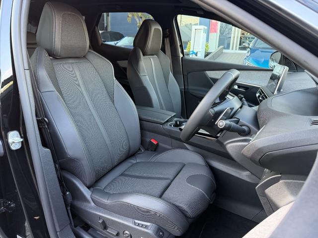 ３００８ ＧＴ　弊社デモカー　新車保証継承　ＥＴＣ　ドラレコ　パノラミックルーフ　カープレイ　アンドロイドオート　３６０°コーナーセンサー　バックカメラ　サイドカメラ　ヒルコントロール（5枚目）