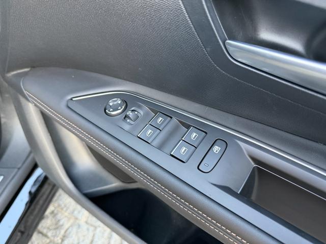 ３００８ ＧＴ　弊社デモカー　新車保証継承　ＥＴＣ　ドラレコ　パノラミックルーフ　カープレイ　アンドロイドオート　３６０°コーナーセンサー　バックカメラ　サイドカメラ　ヒルコントロール（8枚目）