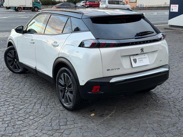 e-2008 GT 新車保証継承・電気自動車・ETCドラレコ付き・360°コーナーセンサー・シートヒーター・アダプティブクルーズコントロール(2枚目)