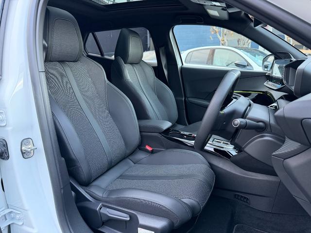 e-2008 GT 新車保証継承・電気自動車・ETCドラレコ付き・360°コーナーセンサー・シートヒーター・アダプティブクルーズコントロール(5枚目)