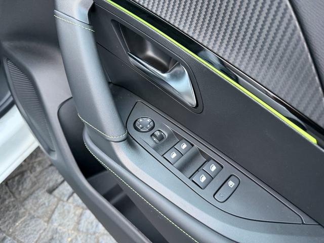 e-2008 GT 新車保証継承・電気自動車・ETCドラレコ付き・360°コーナーセンサー・シートヒーター・アダプティブクルーズコントロール(7枚目)