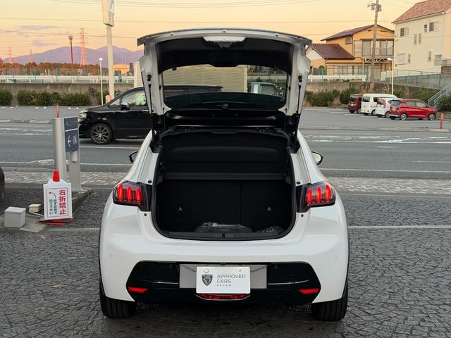 ｅ－２０８ 　弊社デモカー　正規認定中古車　ＥＴＣドラレコ付き　カープレイアンドロイドオート　アダプティブクルーズコントロール　３６０°コーナーセンサー（21枚目）