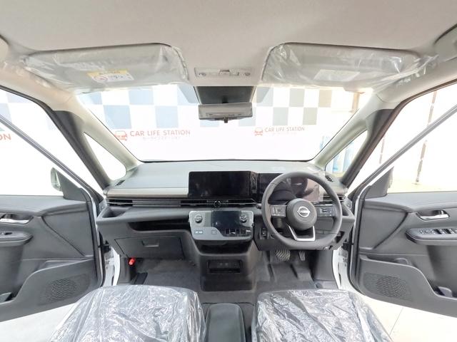 セレナ e-パワー ハイウェイスターV アラウンドビューモニター+ルームミラー+ドラレコ+LEDヘッドライト+NCナビ+ETC2.0+SOSコール 登録済未使用車(8枚目)