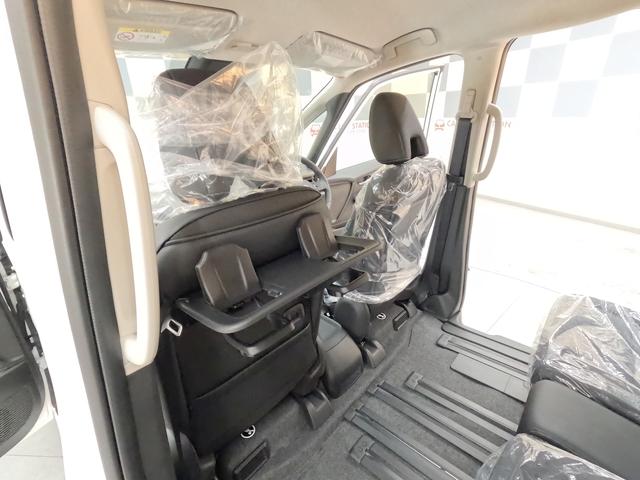 セレナ e-パワー ハイウェイスターV アラウンドビューモニター+ルームミラー+ドラレコ+LEDヘッドライト+NCナビ+ETC2.0+SOSコール 登録済未使用車(39枚目)