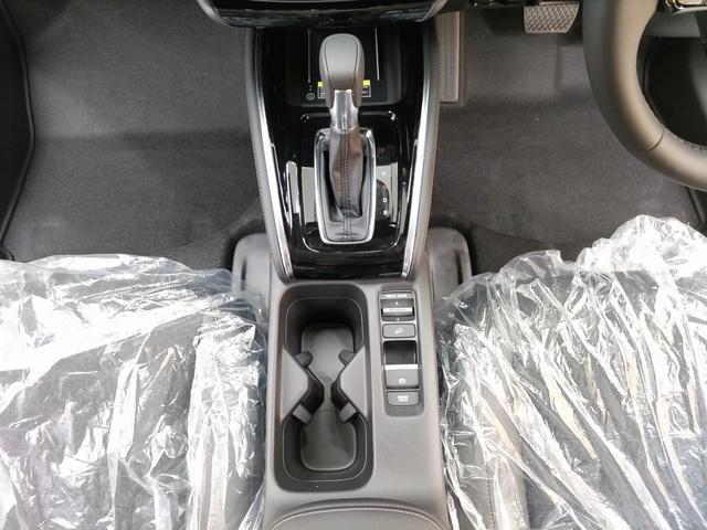 ヴェゼル e:HEV Z ホンダコネクトナビ+ETC2.0+ワイヤレス充電器 Honda SENSING 登録済未使用車 LEDヘッドライト 前席シートヒーター/ステアリングヒーター 電子パーキングブレーキ スマートキー(27枚目)