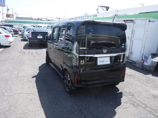 G・Lターボホンダセンシング 両側電動スライドドア ・ 純正LEDヘッドライト&フォグランプ ・ バックカメラ付純正ナビ ・ クルーズコントロール ・ スマートキー ・ パドルシフト ・ アイドリングストップ ・ オートライト(10枚目)
