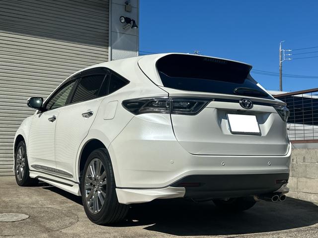 ハリアー プレミアム　アドバンスドパッケージ　モデリスタフルエアロ　ＨＫＳ車高調　タナベマフラー　純正ＳＤナビ　ＪＢＬ　全方位カメラ　バックカメラ　フルセグＴＶ　スマートキー　ＬＥＤヘッド　ハーフレザ　　ＥＴＣ　電動リアゲート（3枚目）