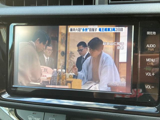 アクア S ETC バックカメラ ナビ TV オートライト スマートキー 電動格納ミラー CVT 衝突安全ボディ 記録簿 ABS ESC CD Bluetooth エアコン パワーステアリング パワーウィンドウ(5枚目)